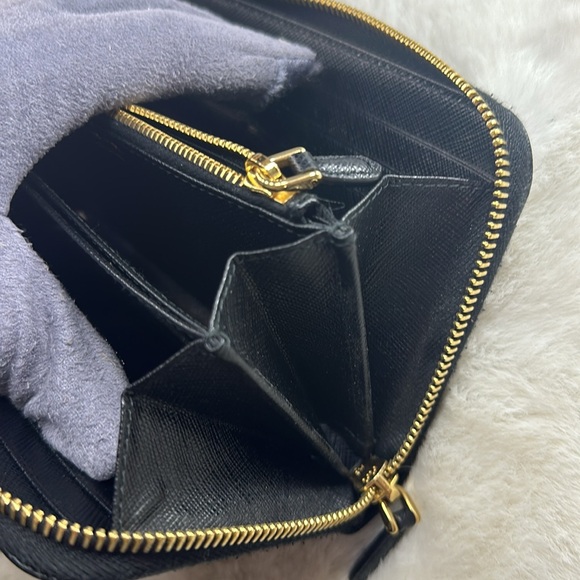 AUTHENTIC PRADA ZIP LONG WALLET - Picture 14 of 17